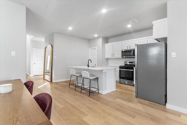 Building Photo - 608 Cottage Wood Dr