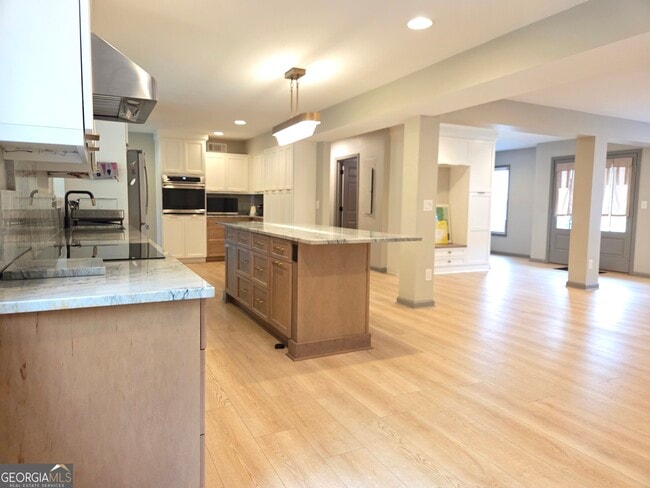 Building Photo - 215 Calgary Dr