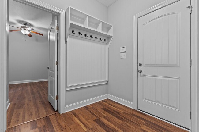 Building Photo - 768 Riverbirch Dr