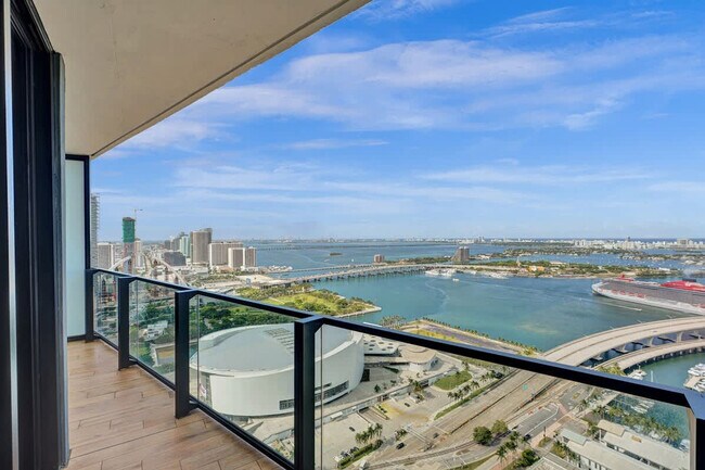 Building Photo - 398 NE 5th St