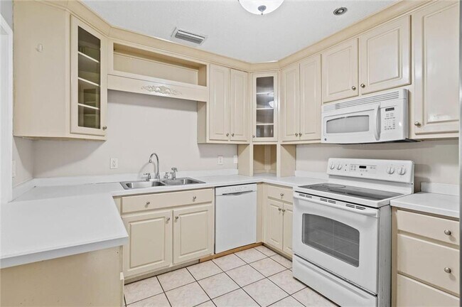 Building Photo - 315 Azalea Cir W