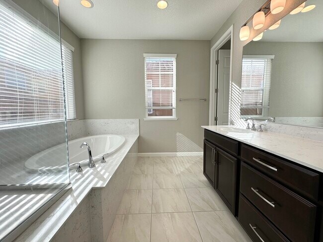 Building Photo - 6025 Palermo Way