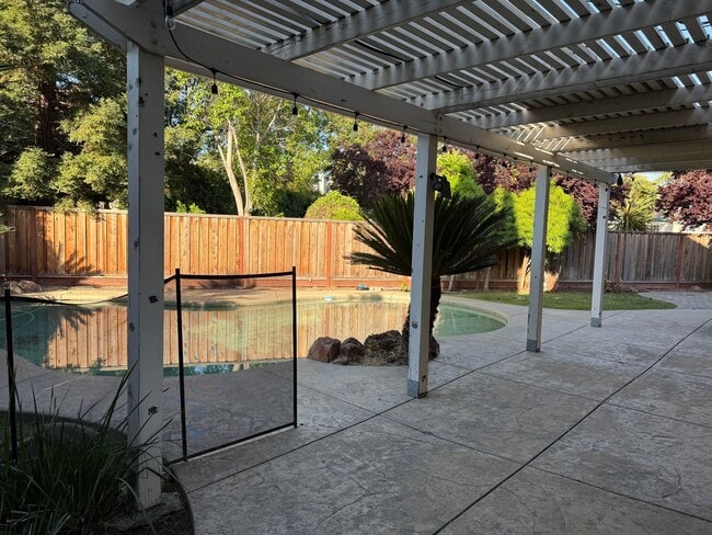 Building Photo - welcome home
