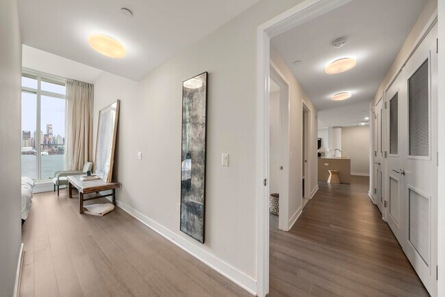 Building Photo - 1200 AVENUE AT Port