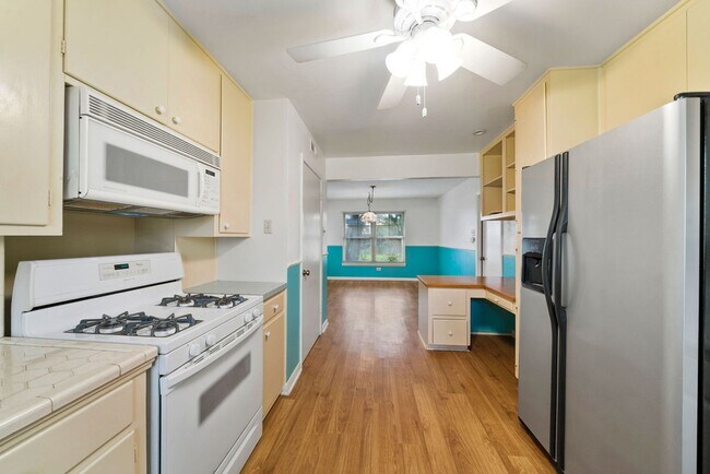 Building Photo - 2BED, 2BATH HOLLYWOOD PARK