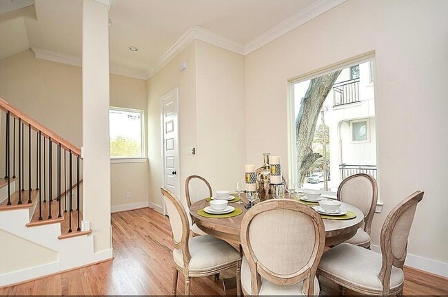 Building Photo - 1548 W 23rd St