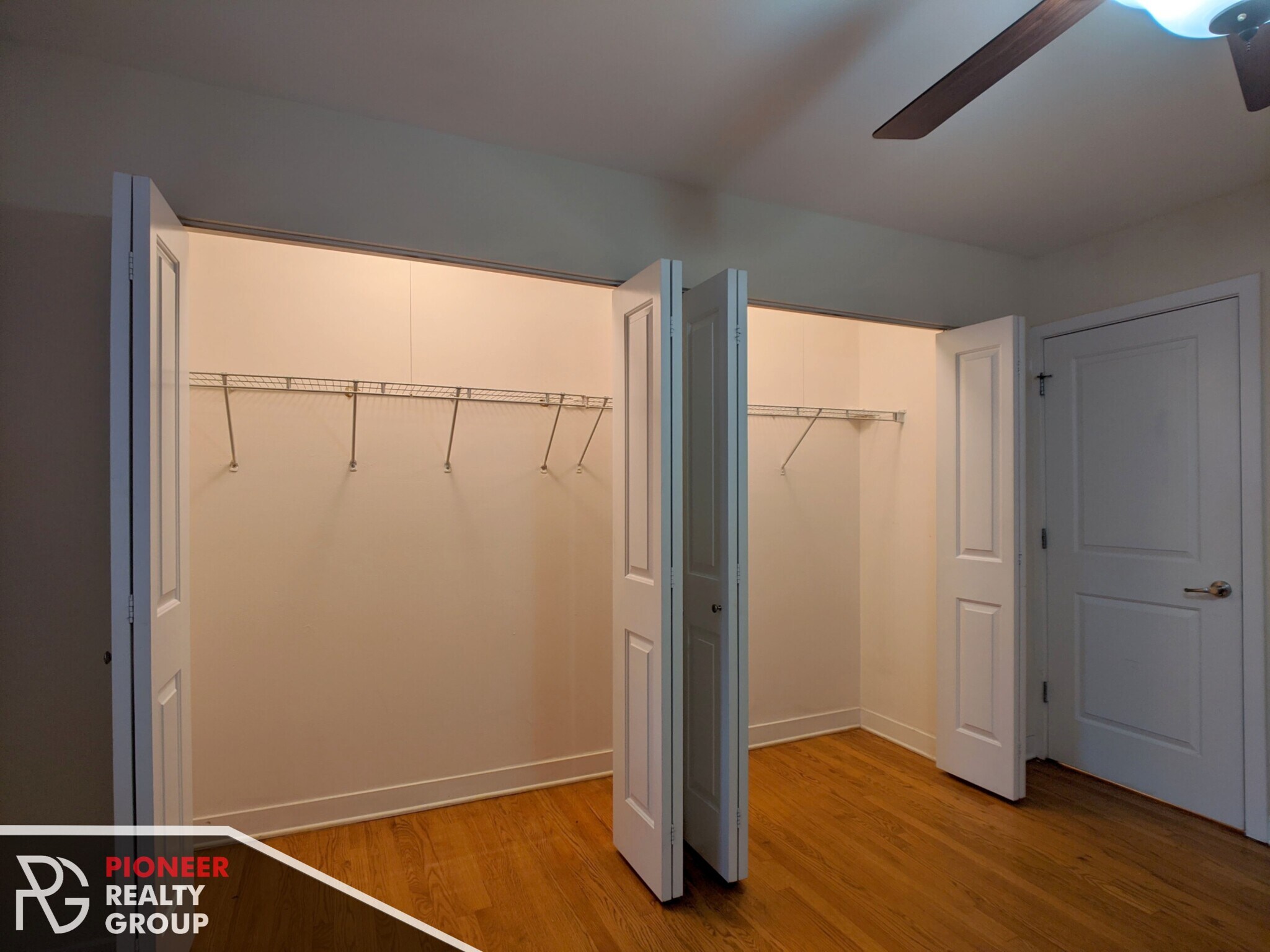 Building Photo - 643 W Wrightwood Ave