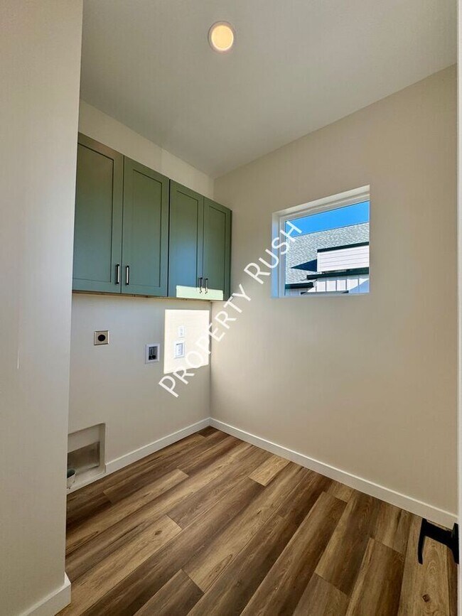 Building Photo - 1865 Zeta Way