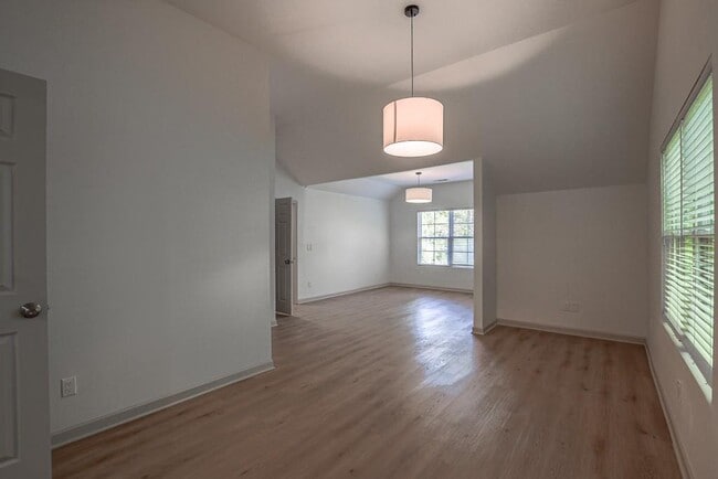 Building Photo - 70 Gardenia Dr NW