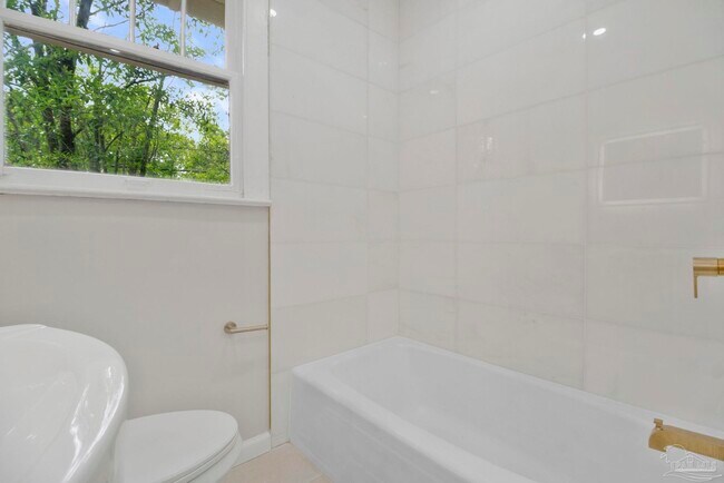 Building Photo - 1322 Wisteria Ave