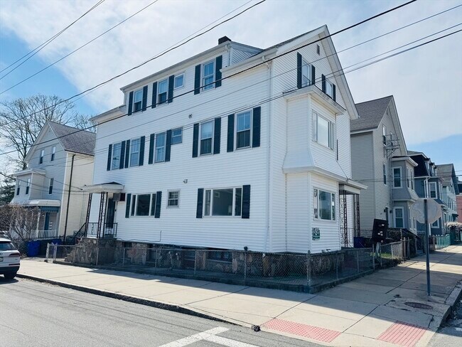 Building Photo - 631 Walnut St