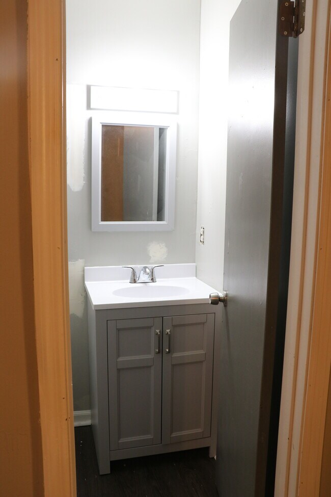 Building Photo - 122 Oak Park Ct