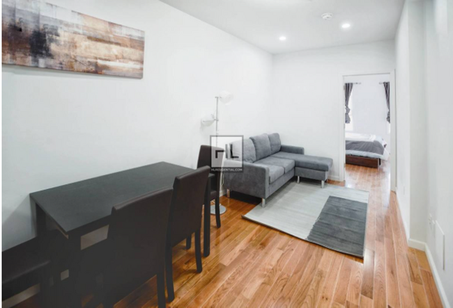 Building Photo - Flex 3BR/2BA in the heart of Ridgewood/Bus...