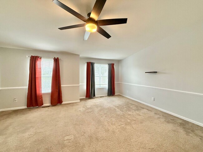 Building Photo - **OFFERING REFUNDABLE APPLICATION FEES & $100 MOVE IN PROMOTION** Charming 3BD, 2.5BA Raleigh Tow...