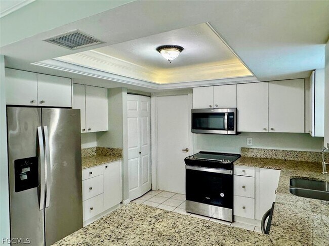 Building Photo - 233 S Cypress St