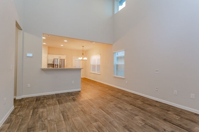 Building Photo - Beautiful 3 Bed / 2.5 Bath Home with High ...