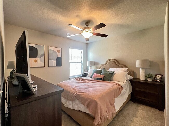 Building Photo - 4315 W Topeka Ave