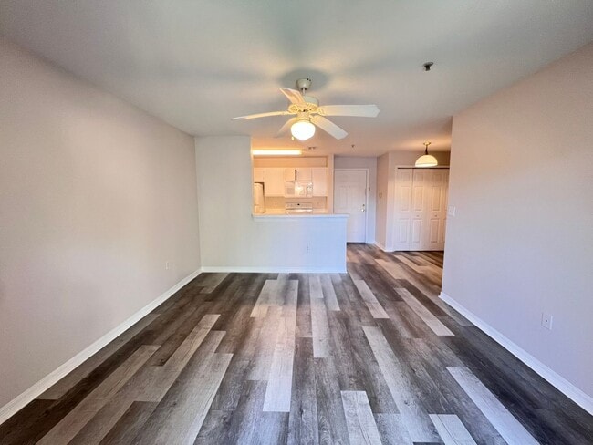Building Photo - Awesome apartment at Cypress fairway!