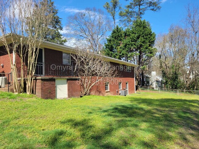 Building Photo - Charming 4 Bedroom Home in Brookhaven!