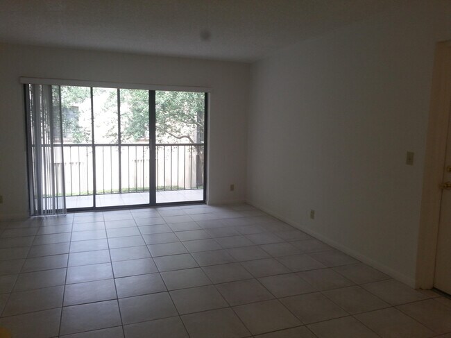 Building Photo - 206 Foxtail Dr