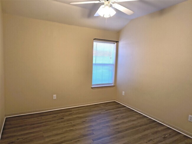 Building Photo - 5725 Swords Dr