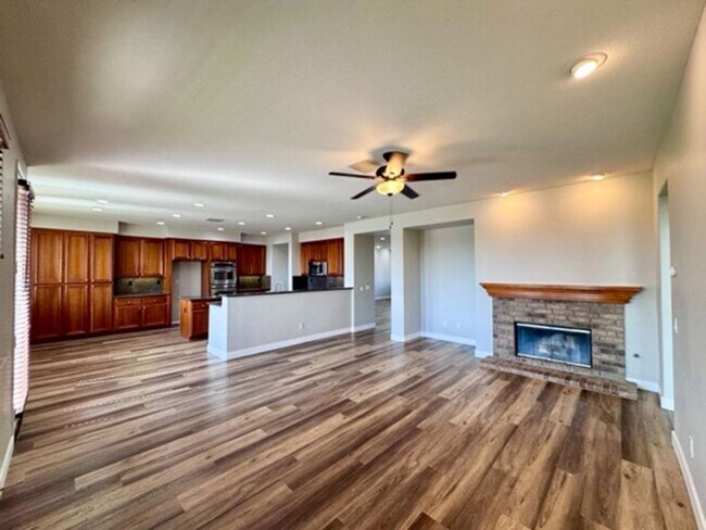 Building Photo - Oversized 5 bedroom Copper Canyon Murrieta...