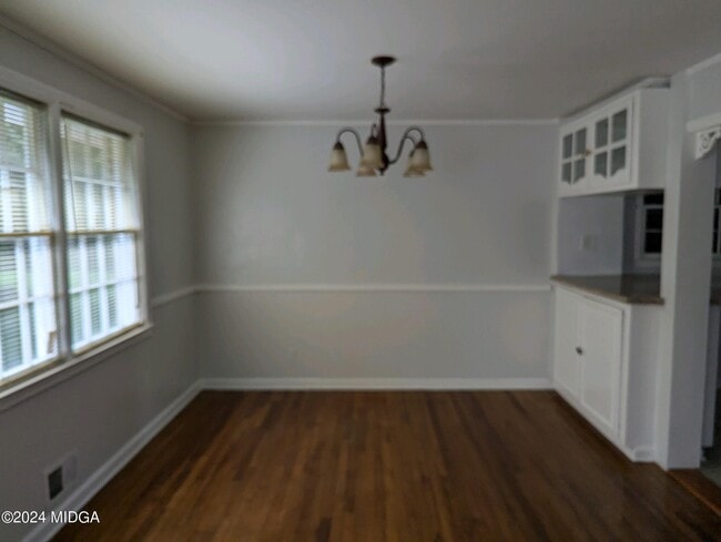 Building Photo - 2971 Crestline Dr