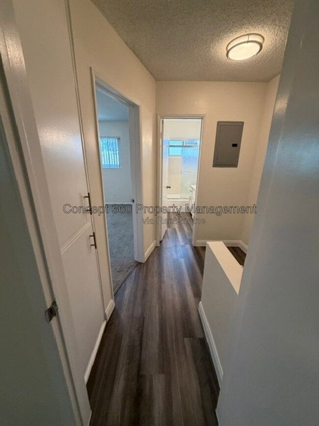 Building Photo - 327 Molino Ave