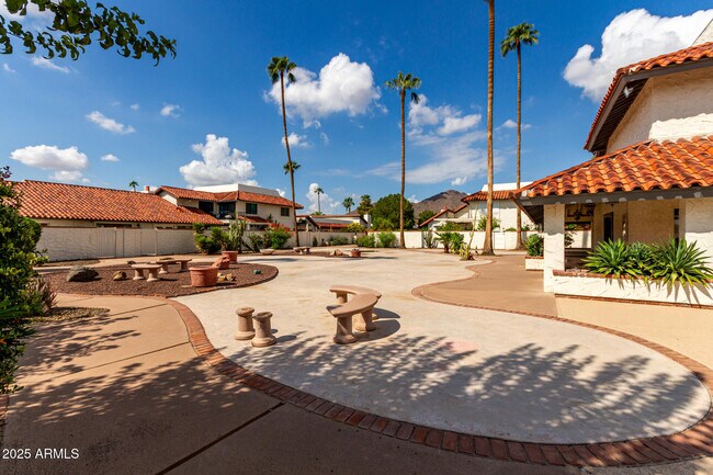 Building Photo - 5724 N Scottsdale Rd
