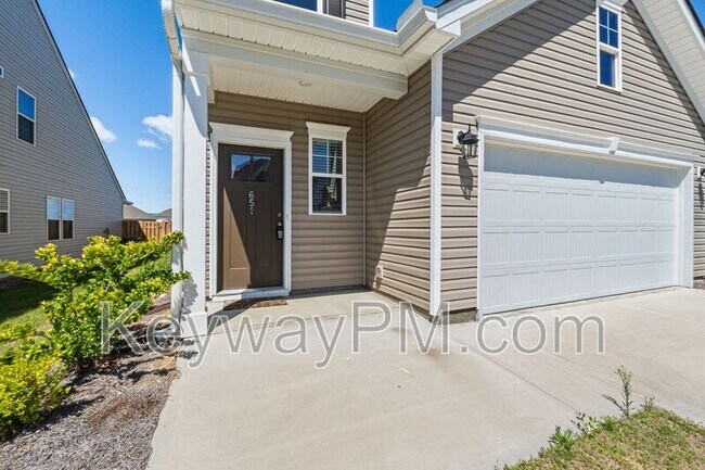Building Photo - 651 Manitou Cir