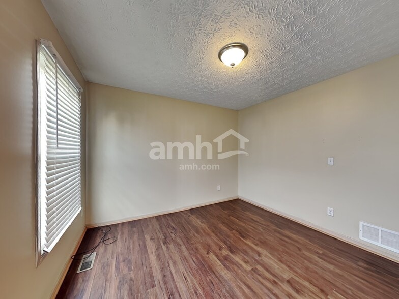 Building Photo - 5563 Crenton Dr