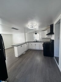 Building Photo - 526 Pershing Ave