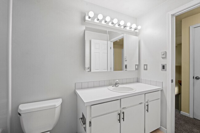 Building Photo - South Valley Duplex for Rent!