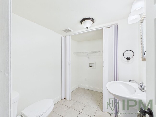Building Photo - Available Now! Charming 3 Bedroom, 1.5 Bat...