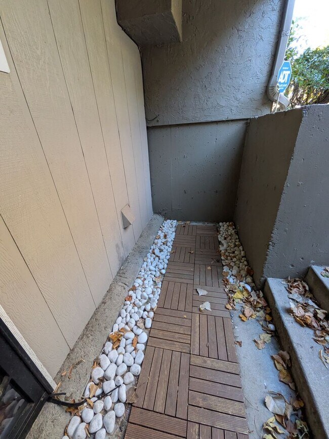 Building Photo - Updated Cute studio living