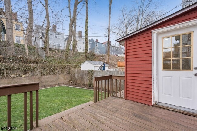 Building Photo - 32 Edgewood Rd