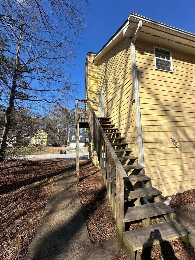 Building Photo - Discover Comfort & Style in This Charming Atlanta 1-Bedroom Apartment