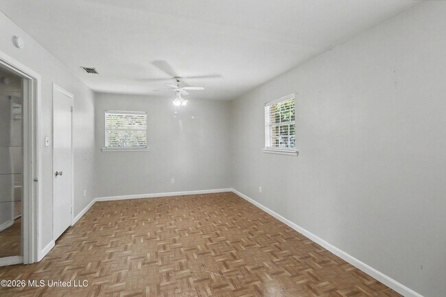 Building Photo - 4625 Hilltop Dr
