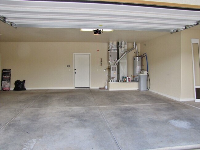 Building Photo - 5BR/2.5BA/3CG, 2808 sq.ft. home in Reflections at Valiente subdivision, Sierra Vista, AZ