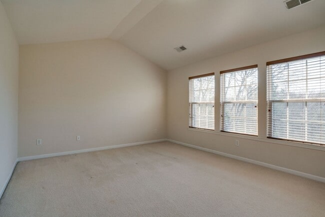 Building Photo - AVAILABLE NOW! 3- or 4-bed/3.5-bath in Bre...