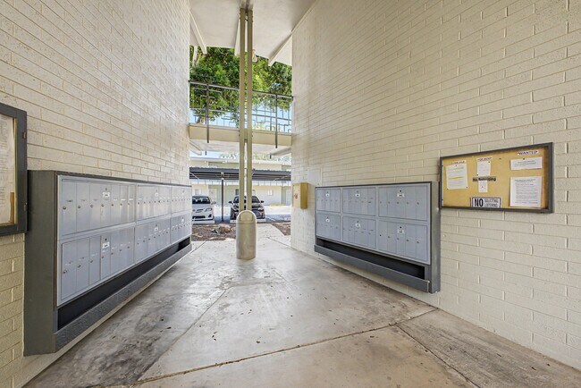 Building Photo - 6125 E Indian School Rd
