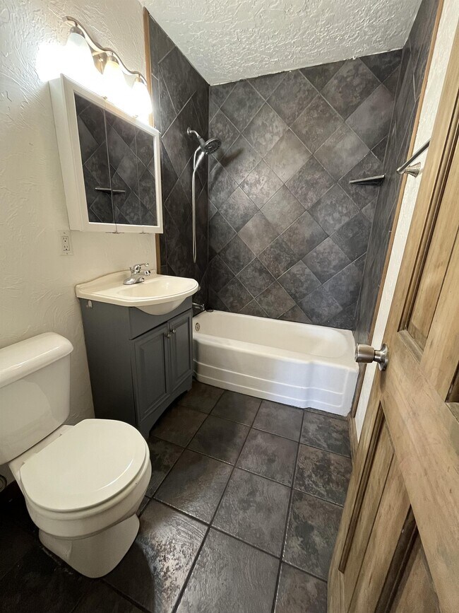 Building Photo - 111 E Haddock St