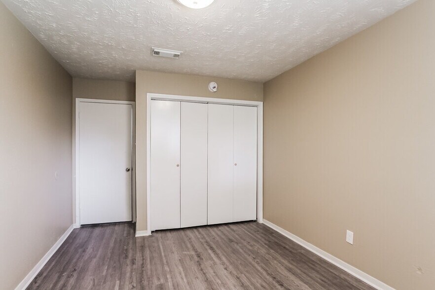 Building Photo - 3425 Benfield Dr