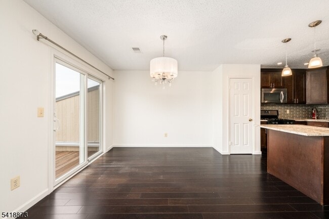 Building Photo - 11 Colton Cir