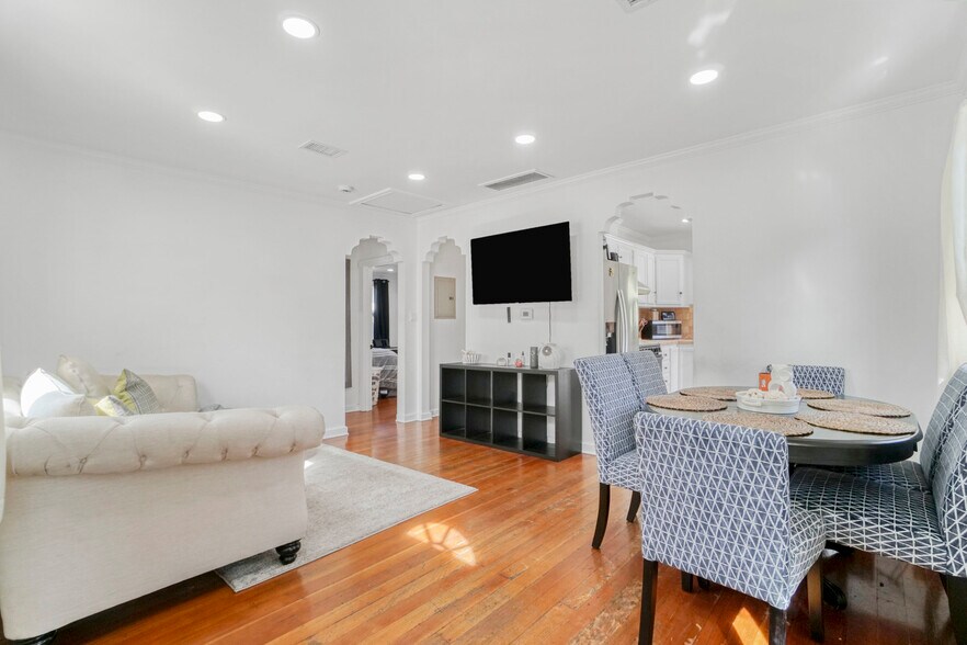 Primary Photo - 3259 La Clede Ave