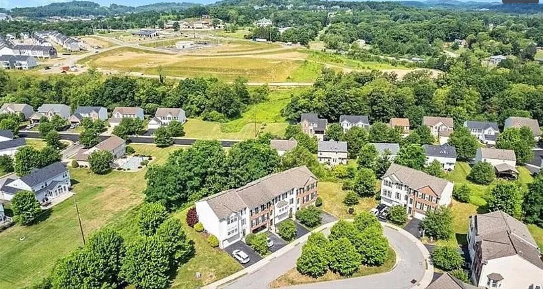 Building Photo - 531 Village Green Blvd W
