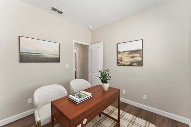 Building Photo - Beautiful 3 Bedroom 2 Bathroom in Gated Community of Folsom, CA!