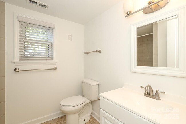 Building Photo - 5310 Buckingham Dr