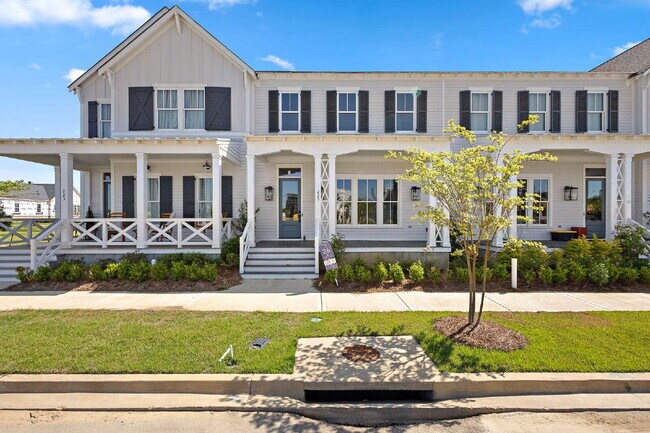 Building Photo - Luxury Townhome for Rent in Waterpointe | 3 Bed | 2.5 Bath | Private Courtyard