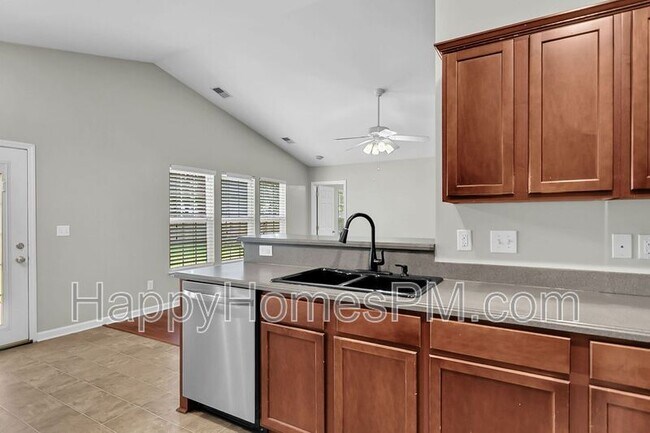 Building Photo - 101 Sparkleberry Ln